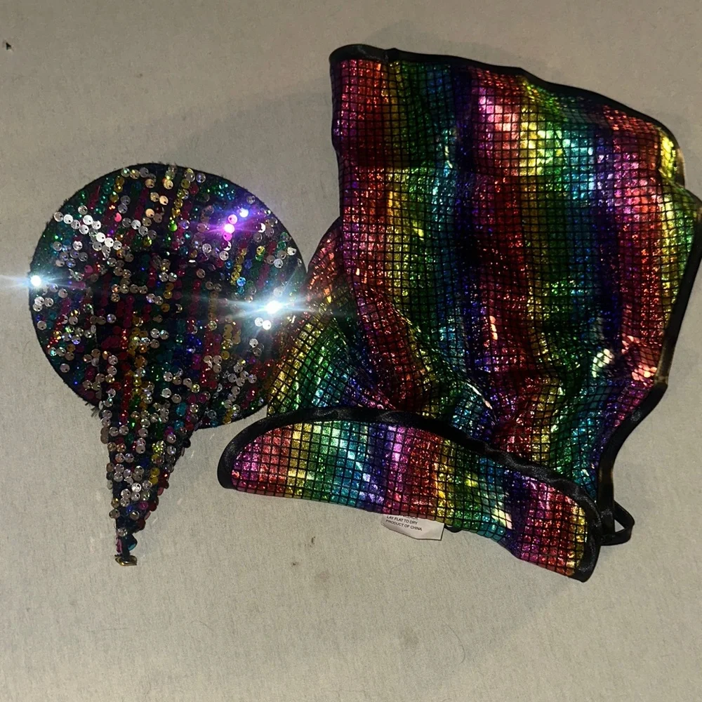 Pet. Colorful Sequin Hat & Cape